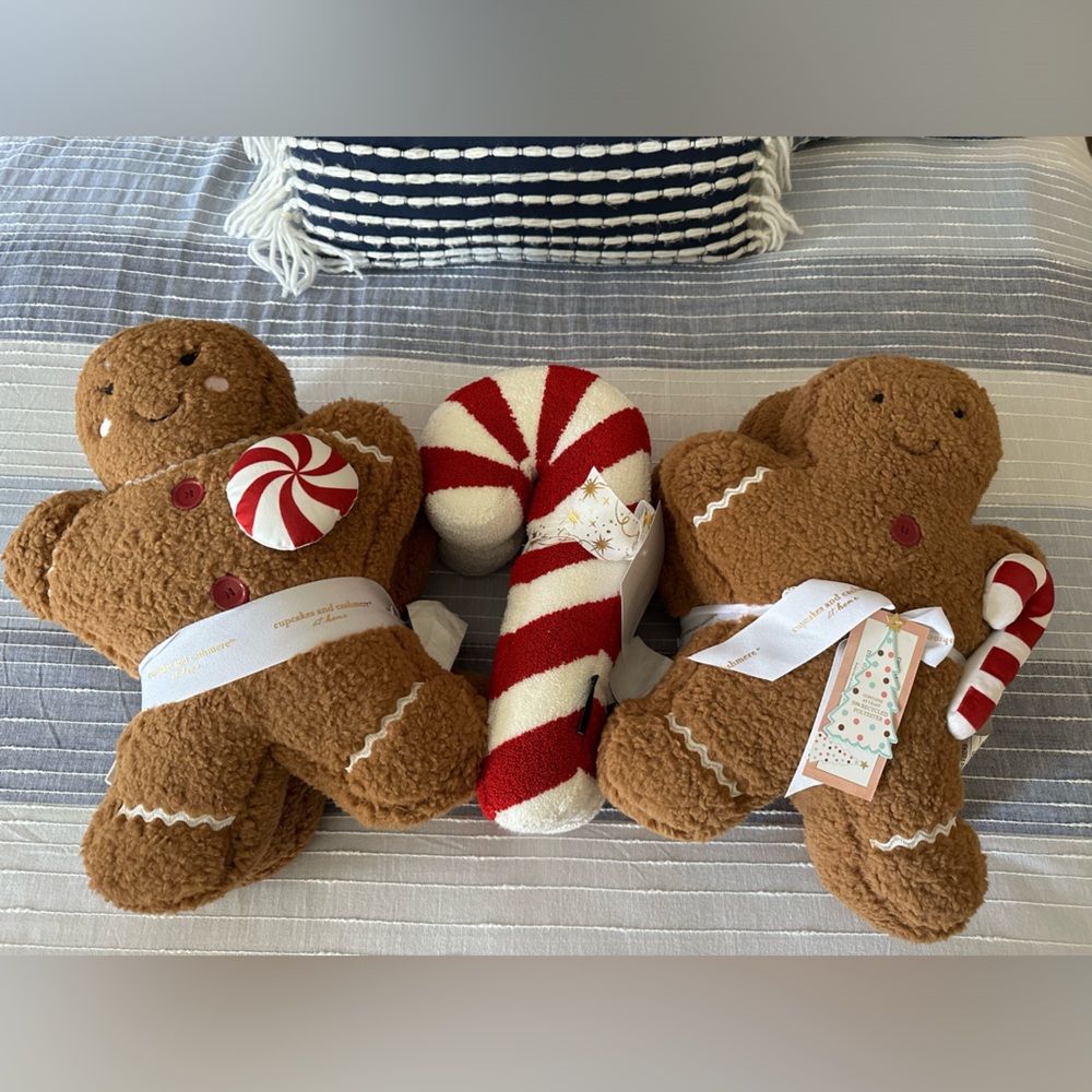 NWT 3 pc Gingerbread couple with candy & a candy cane pillow